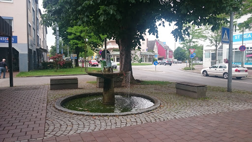 Springbrunnen vor der Sparkasse