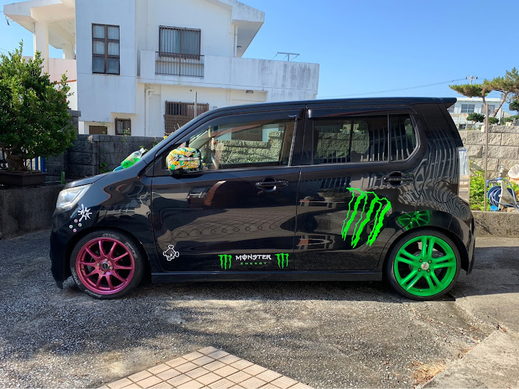 ワゴンRスティングレーのDIY・ステッカー自作・ホイール塗装・レッドメモリーに関するカスタム事例の投稿画像1枚目