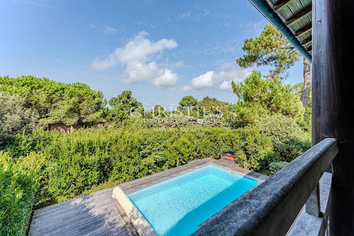 House with pool 2