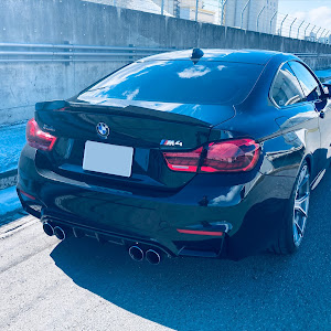 M4 クーペ F82