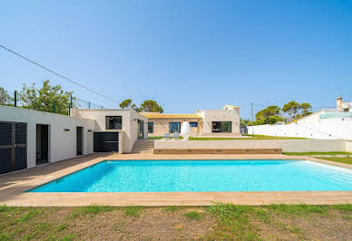 Villa with pool and terrace 2