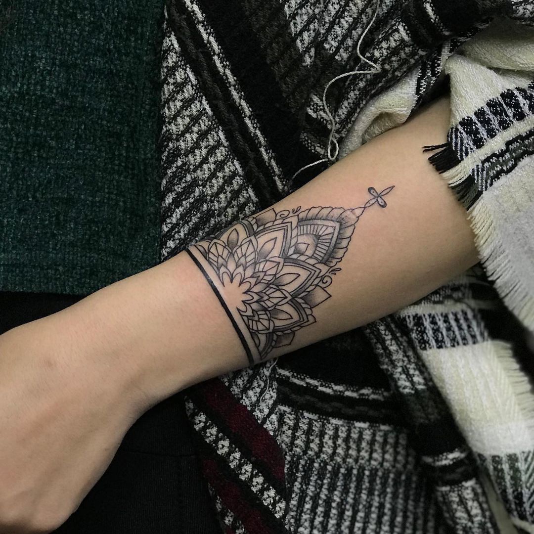 mandala tattoos on wrist