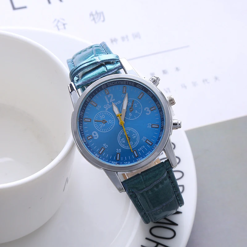 Title 2, Klassische Casual Mode Quarz Armbanduhr mit dre...