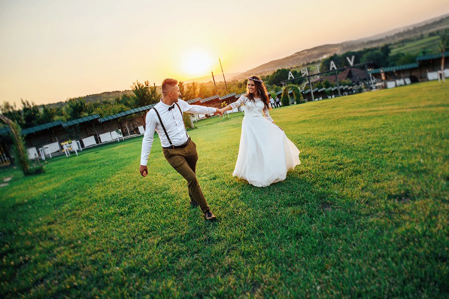 Fotografo di matrimoni Tudor Tudose (tudosetudor). Foto del 23 settembre 2017