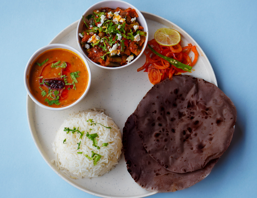 Veg Ragi Roti & Rice Thali