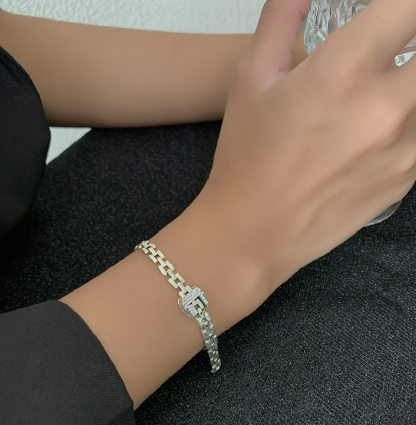 S925 Sterling Zilveren Armband Dames Licht Luxe Design Horlogeband Riem Gesp, elegantie en stijl voor vrouwen.