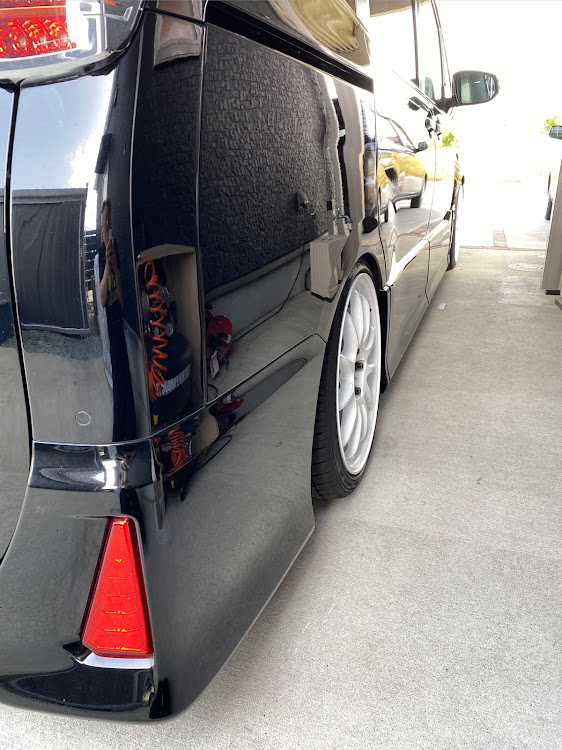 ヴォクシーのCLUB"Dual"・326チャラバネ・ラルグス・ツイーター配線し直し・車高調整に関するカスタム事例の投稿画像2枚目