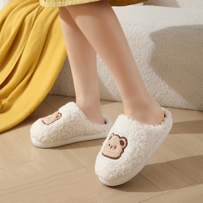 Lindas zapatillas de oso de dibujos animados para parejas. Cálidas y antideslizantes, ideales para invierno. Zapatillas de casa para hombre y mujer.