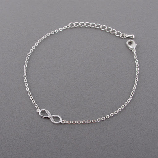Title 1, Eight point diamond collar clavicle chain bracelet