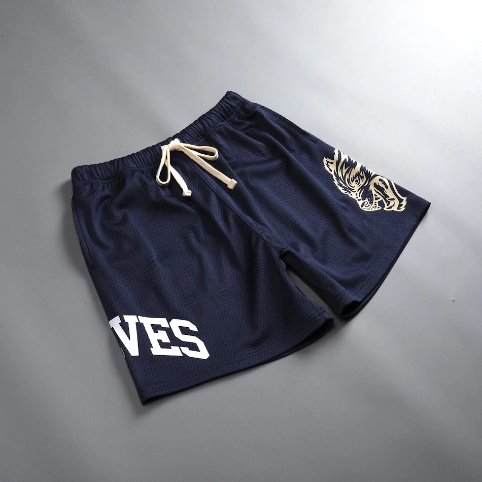 Shorts de praia masculinos estilosos com tela. Conforto e estilo para seus dias de sol e mar. Perfeitos para a praia e atividades aquáticas.