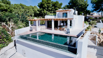 Villa avec piscine et jardin 1