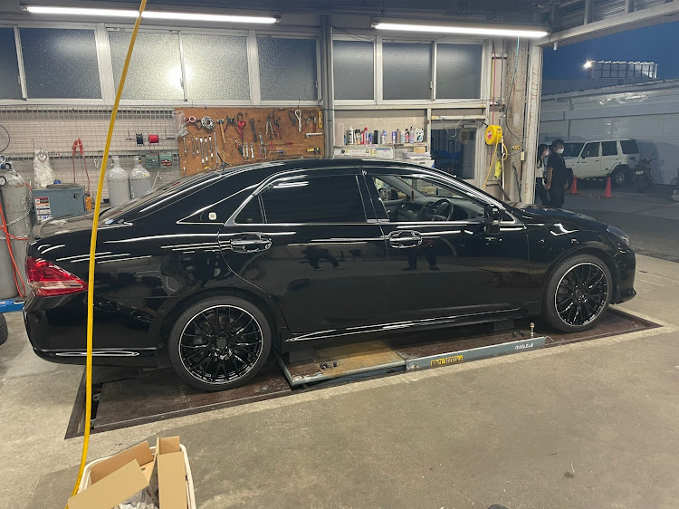 クラウンアスリートの古川一家・200系クラウンアスリート・洗車・HOMURA2×9に関するカスタム事例の投稿画像2枚目