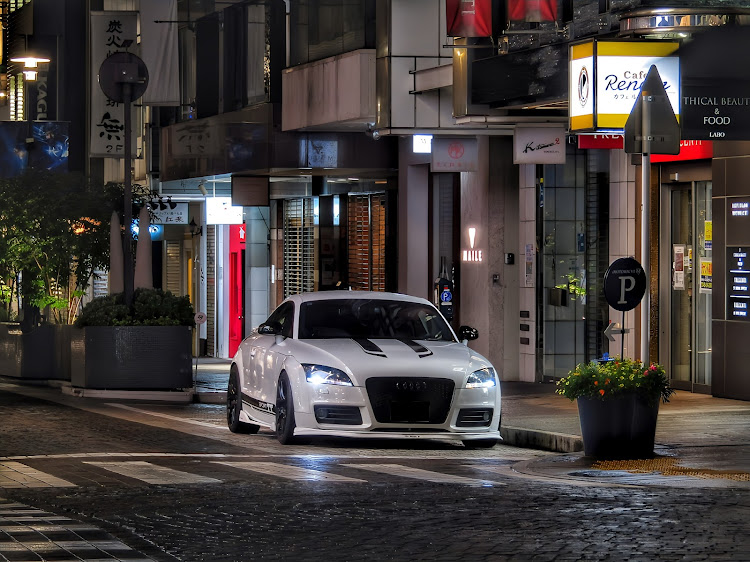TT クーペの曇り空と愛車・火曜日は今日も雨だった・元町ショッピングストリート・みなとみらい夜景・土砂降りの雨が～♪に関するカスタム事例の投稿画像1枚目