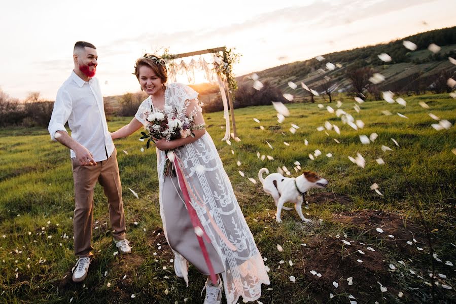 Wedding photographer Alena Krivosheeva (alenkabu). Photo of 19 May 2021