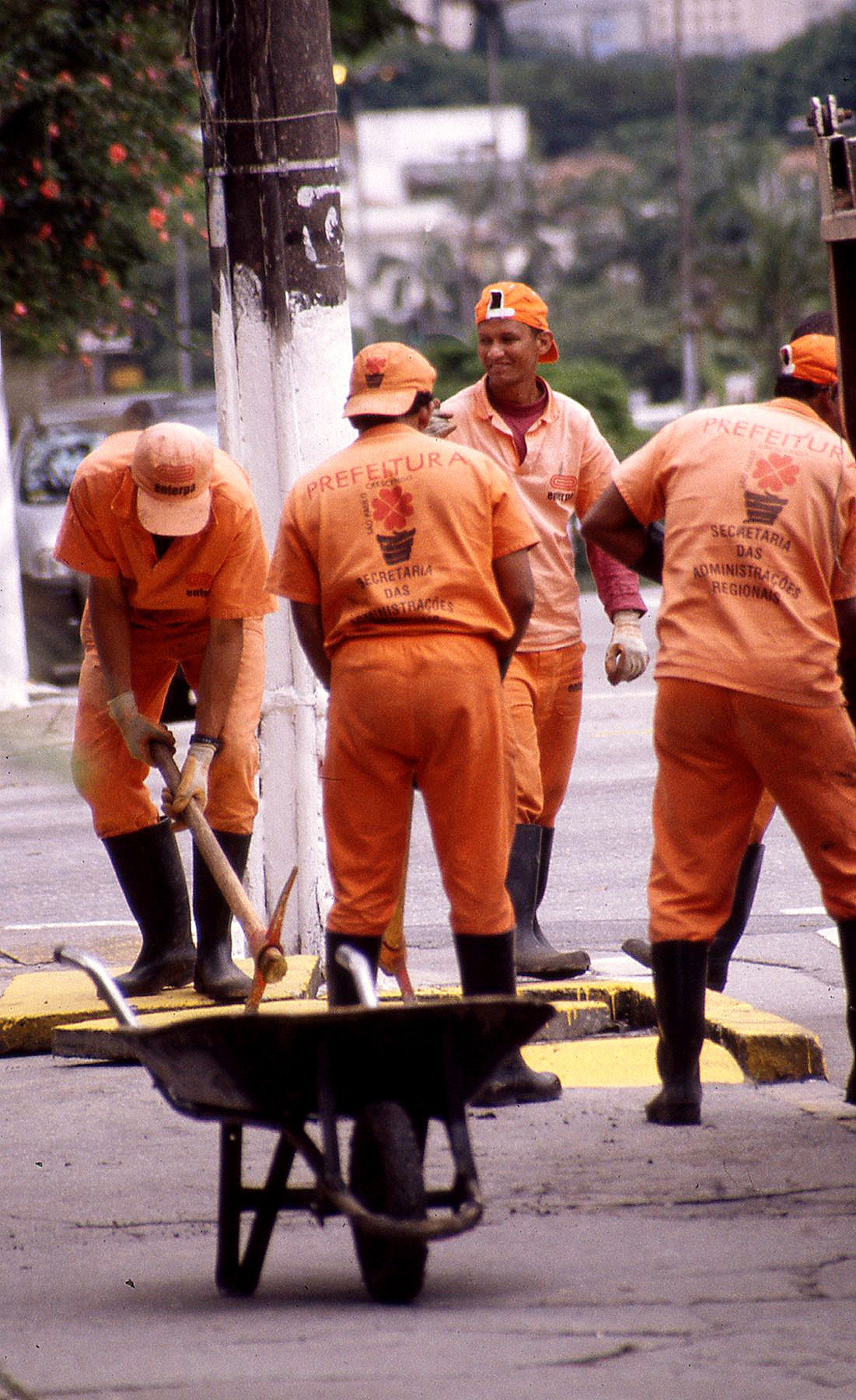 Uomini al lavoro di Toninola