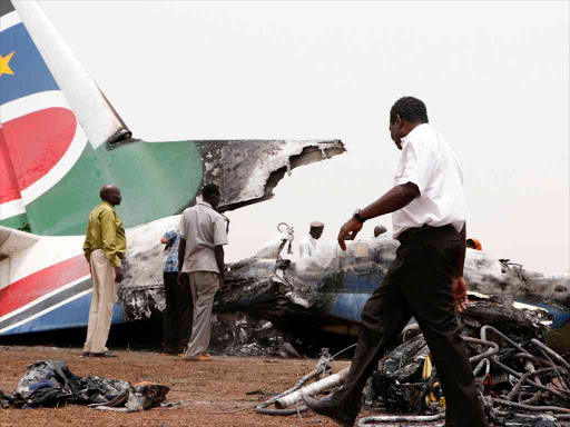 Aviation staff walk through the wreckage of a South Supreme Airlines plane that crashed when it landed in the northwestern town of Wau from South Sudan's capital Juba, March 21, 2017. /REUTERS