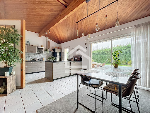 Maison avec piscine et jardin 1