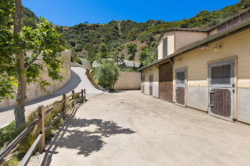 House with pool 3