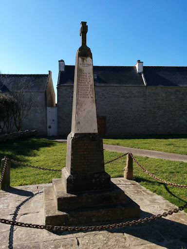 Sein, Le Monument Aux Morts