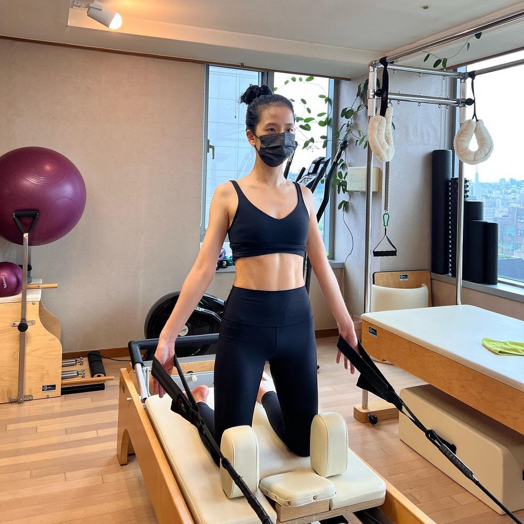 blackpink jisoo abs @pilates.sun 1