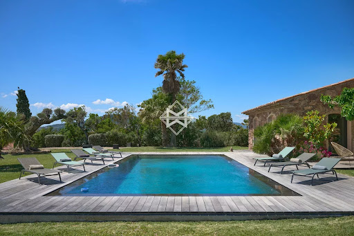 Villa avec piscine et terrasse 3