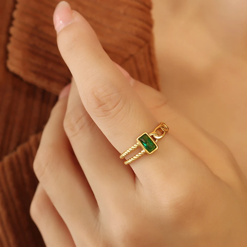 Bague ouverte en zircon vert et blanc, un bijou élégant pour femmes, idéal pour compléter votre tenue et vous démarquer avec style.