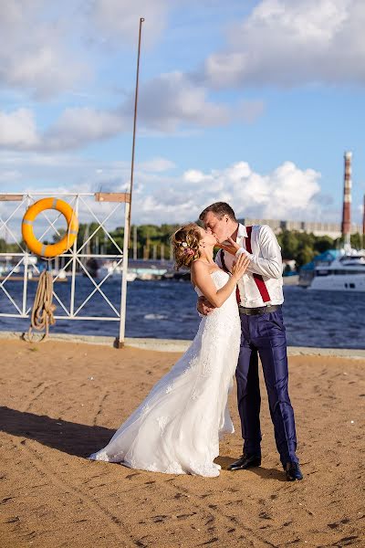 Photographe de mariage Aleksandra Saburova (abril). Photo du 8 novembre 2018