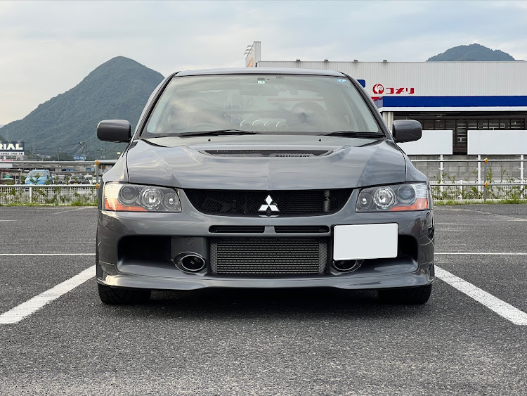 ランサーエボリューションの真正面ショット・CT9A・ⅨMR・２月も宜しくお願いしますに関するカスタム事例の投稿画像1枚目
