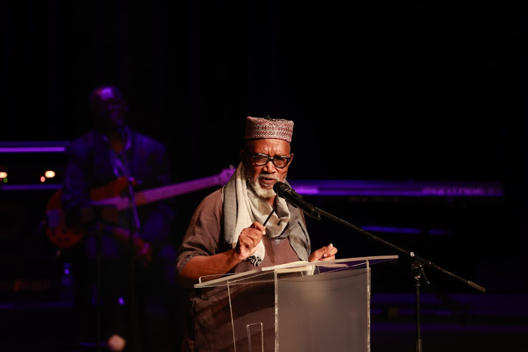 Sipho Mabuse speaks at the memorial service of Gloria Bosman.