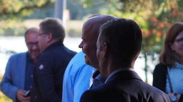 Forthcoming chairman Mika Marttila (in the picture situated on the left) and vice chairman Sakke Suominen of Rauma Chamber of Commerce in the summer evening in August 2019.