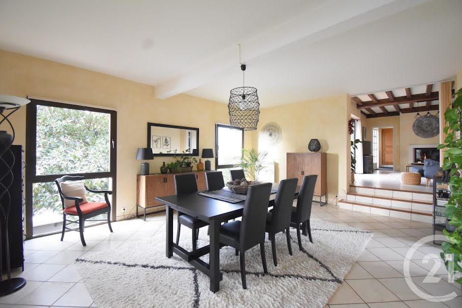 Vente maison 9 pièces 280.45 m² à Abrest (03200), 493 750 €