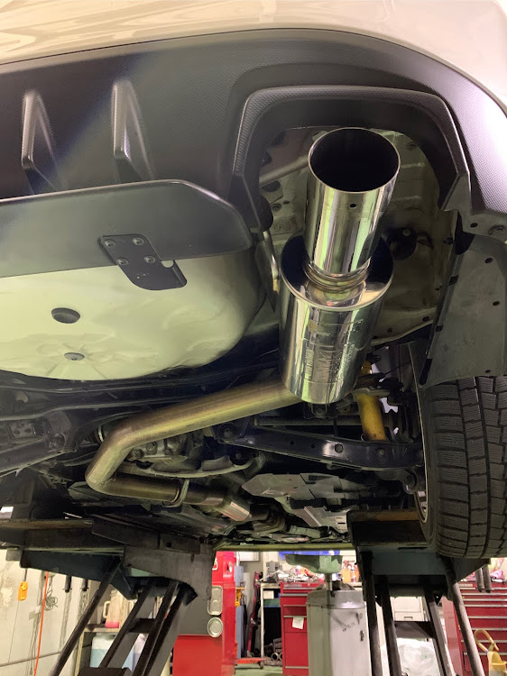 WRX STIのVAB・マフラー・マフラーサウンド・一本出しマフラーに関するカスタム事例の投稿画像1枚目