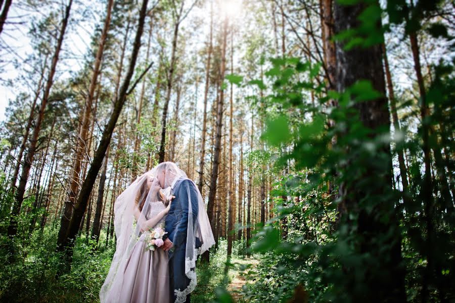 Fotógrafo de casamento Artur Guseynov (photogolik). Foto de 8 de julho 2017