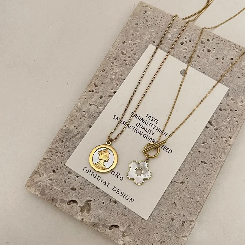 Retro Shell kleine bloem hanger ketting voor dames in Franse stijl. Een stijlvol sieraad dat perfect is voor dagelijks gebruik.