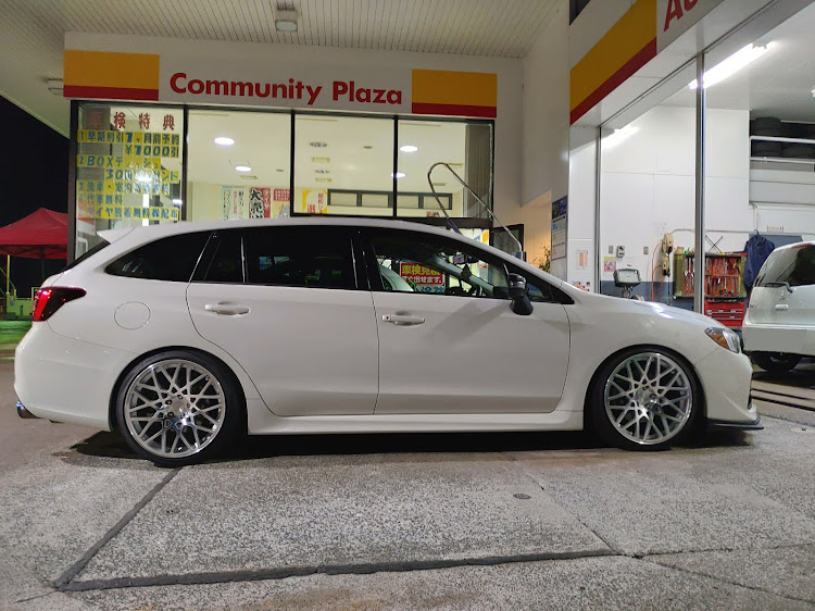 レヴォーグの車高調整・ホイール交換・DIYに関するカスタム事例の投稿画像2枚目