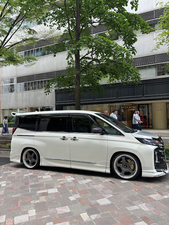 ノアのMZRA90W・90ノアヴォクシー・SSR wheels・20インチホイールに関するカスタム事例の投稿画像3枚目