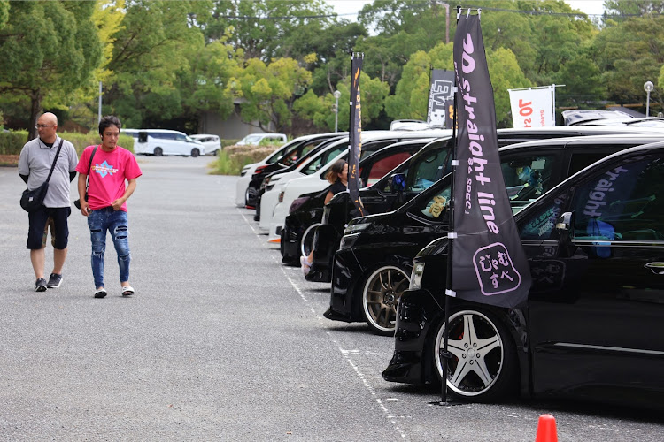 ヴォクシーのnewホイール・rotiform・70straight line杯に関するカスタム事例の投稿画像2枚目