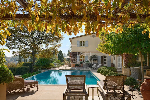 Maison avec piscine 1