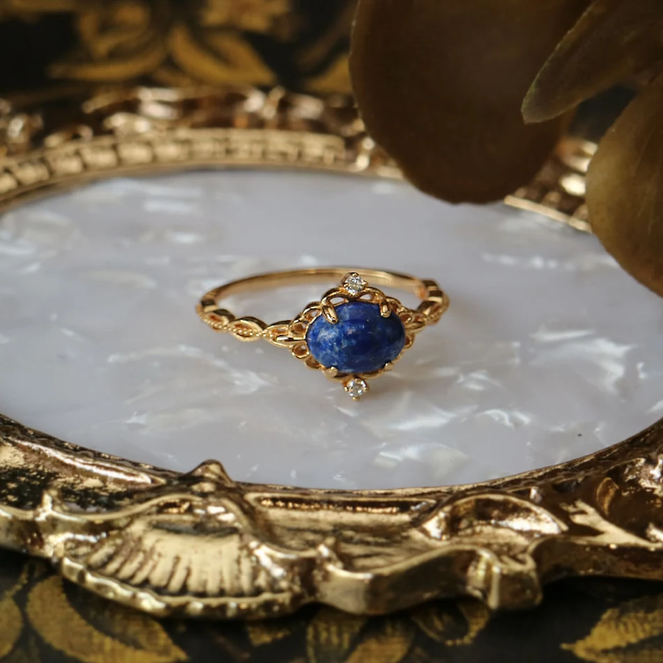 Bague empilable vintage en lapis-lazuli pour femme. Un bijou intemporel et élégant. Parfait pour compléter votre style et vous démarquer.