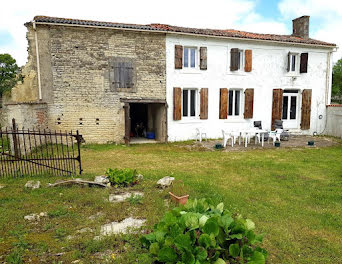 maison à Bernay-Saint-Martin (17)