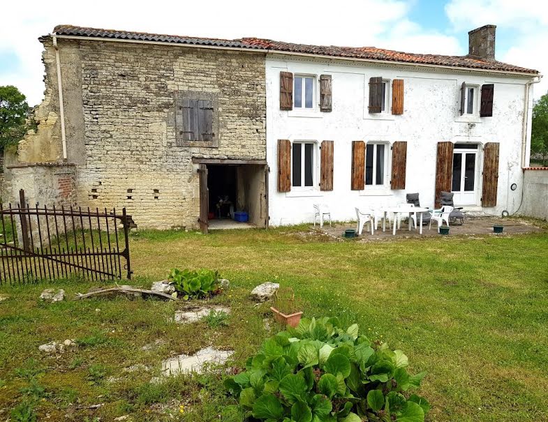 Vente maison 3 pièces 92 m² à Bernay-Saint-Martin (17330), 96 300 €