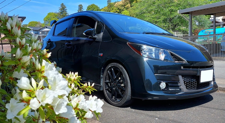 ヴィッツの愛車の横顔・黄砂嫌い・ヴィッツRS"G's"に関するカスタム事例の投稿画像2枚目