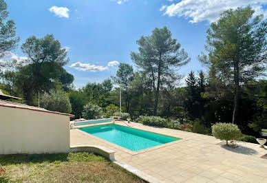 Villa avec piscine et terrasse 2