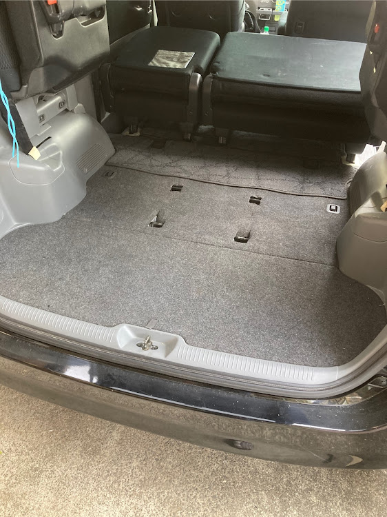 ヴォクシーのVOXY60系・マット敷に関するカスタム事例の投稿画像1枚目