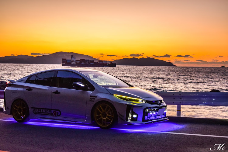 プリウスPHVのプリウスPHV・ファインダー越しの私の世界・福岡・夕日と愛車・満月と愛車に関するカスタム事例の投稿画像1枚目