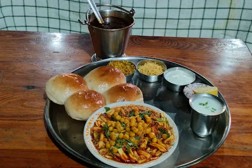 Narayangoan Misal Pav Combo