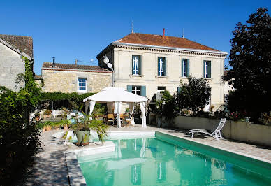 Maison avec piscine et jardin 1