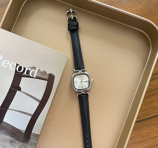 Title 5, Retro Minority Dial Belt Watch For Women A styl...