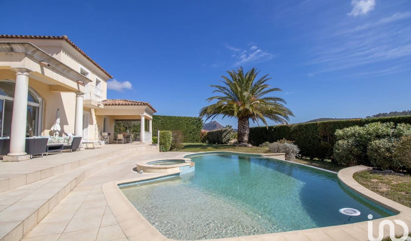 House with pool and terrace Saint-Raphaël