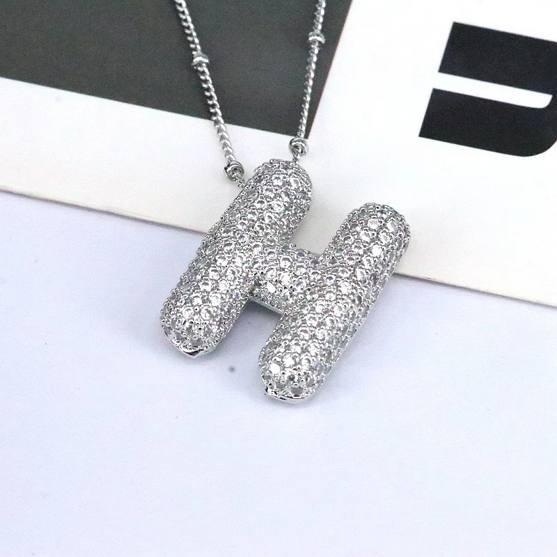 Messing zirkonia bubbel ballon letter hanger ketting voor dames, een schitterende en stijlvolle gepersonaliseerde gift.